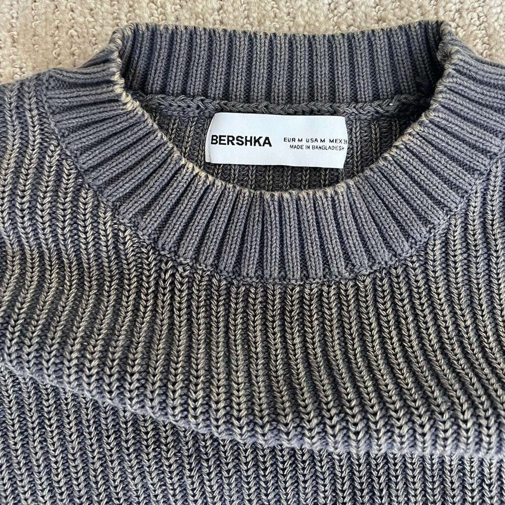 BERSHKA Mens Washed Gray cropped ribbed sweater. Size Medium